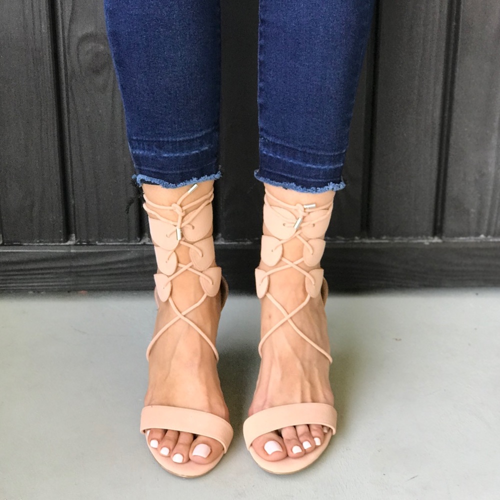 NIB Lace Up Teardrop Shaped Straps Kitten Sandal - Picture 3 of 5